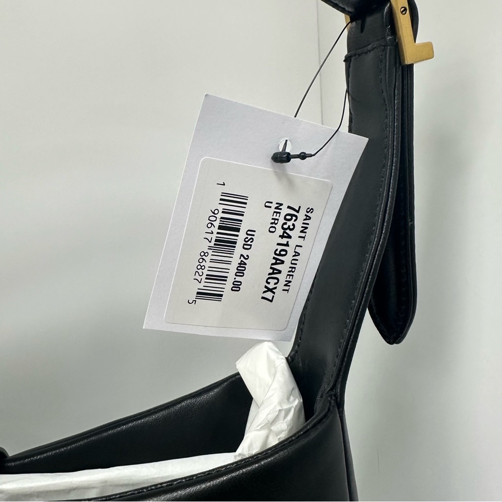 Saint Laurent Le 5 à 7 padded leather shoulder bag in Black - Picture 7 of 9